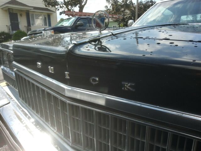 Buick Electra 225 1975 image number 1