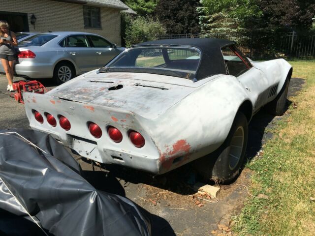 Chevrolet Corvette 1968 image number 14