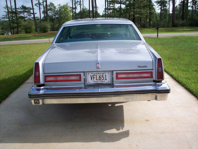 Oldsmobile Ninety-Eight 1977 image number 1