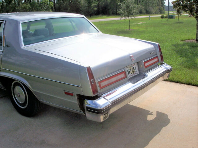 Oldsmobile Ninety-Eight 1977 image number 14