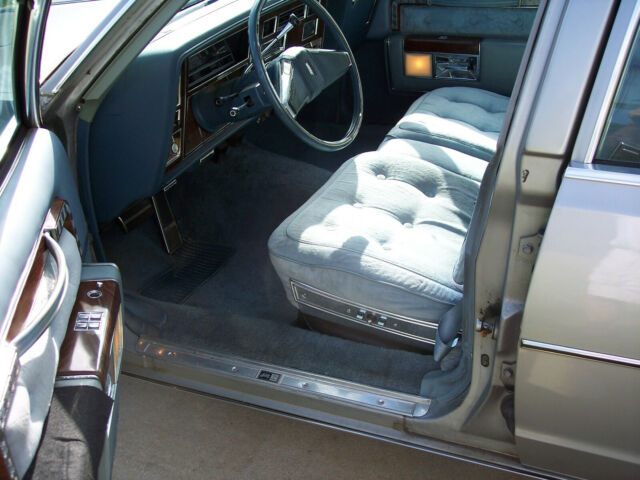 Oldsmobile Ninety-Eight 1977 image number 19