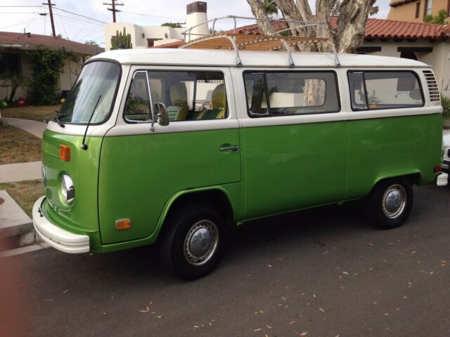 Volkswagen Bus/Vanagon 1976 image number 4