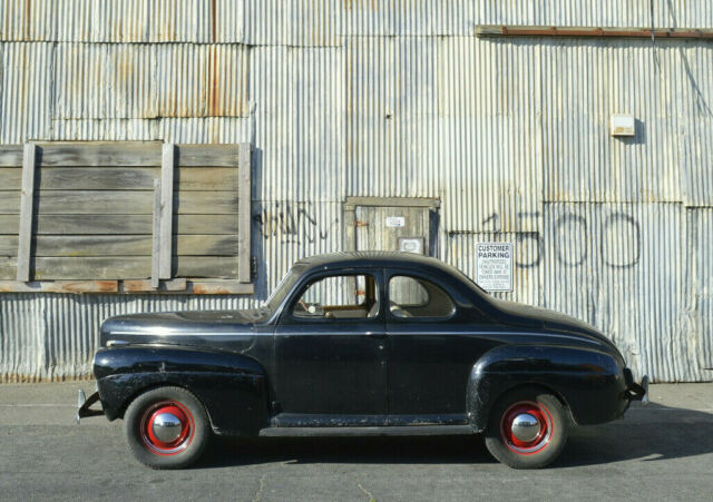 Ford DeLuxe 1941 image number 1