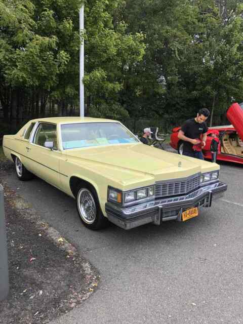 Cadillac DeVille Coupe 1977 image number 27