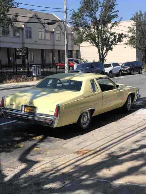 Cadillac DeVille Coupe 1977 image number 28