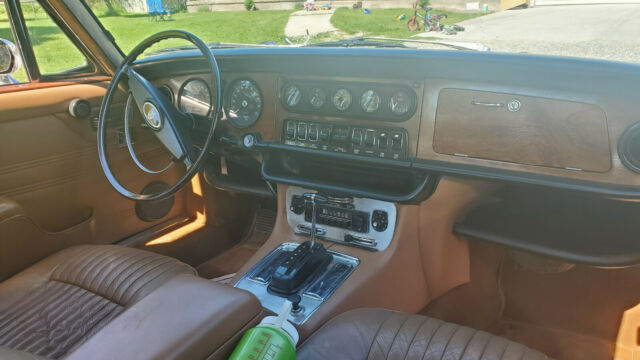 Jaguar XJ6 1973 image number 21