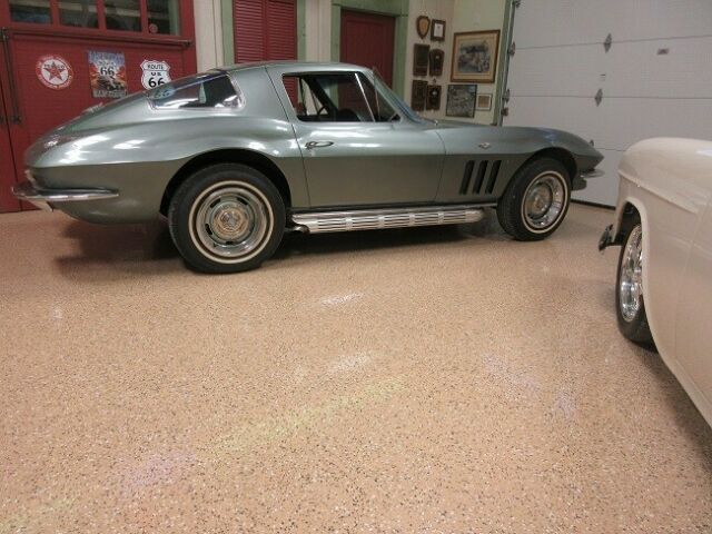 Chevrolet Corvette 1966 image number 21