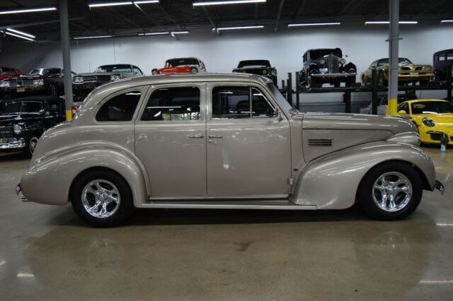 Pontiac Silver Streak 1939 image number 2