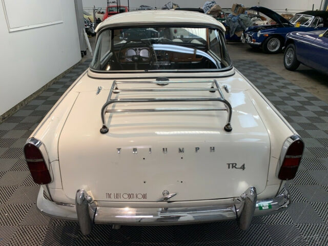 Triumph TR4 1965 image number 10