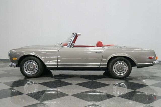 Mercedes-Benz SL-Class 1970 image number 31