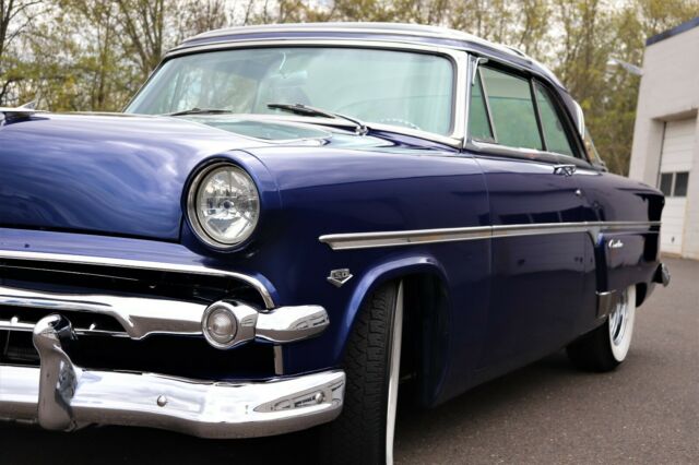 Ford Crestline 1954 image number 11