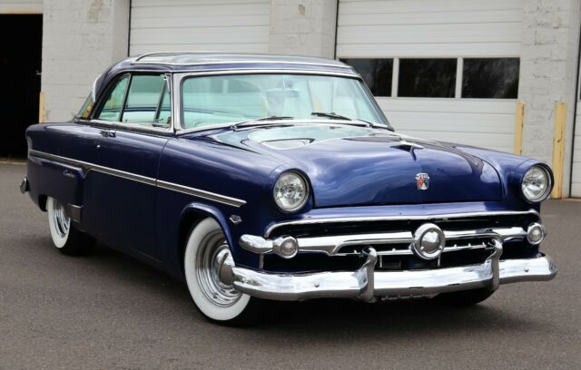 Ford Crestline 1954 image number 33