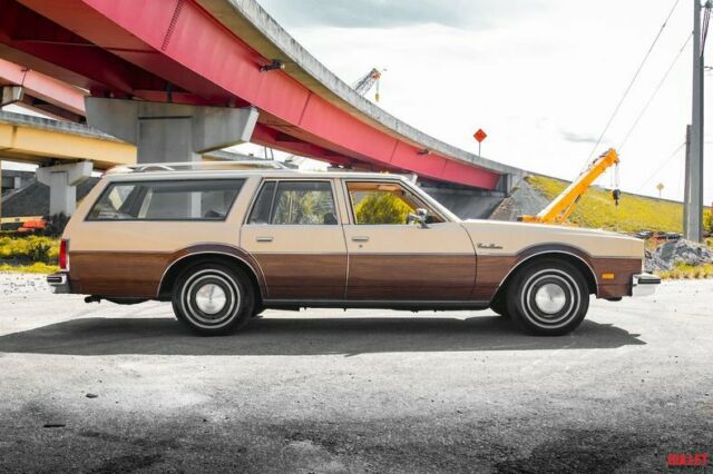 Oldsmobile Custom Cruiser 1977 image number 12