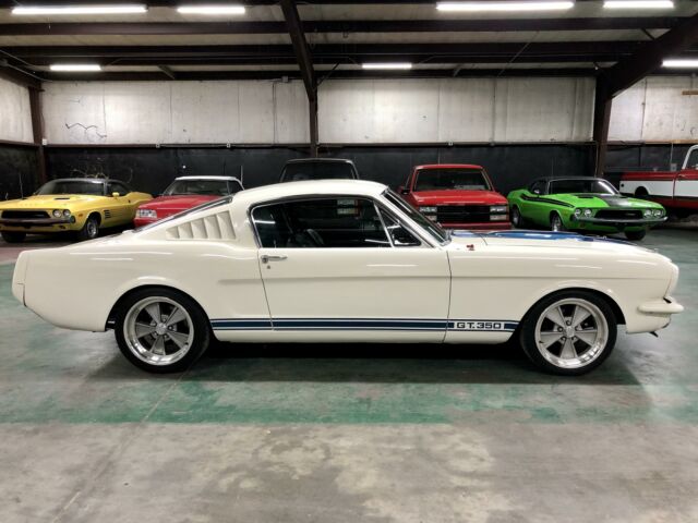 Ford Mustang 1965 image number 29