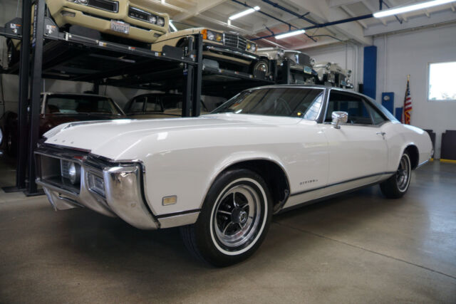 Buick Riviera 430/360HP V8 2 Dr Hardtop Coupe 1968 image number 3