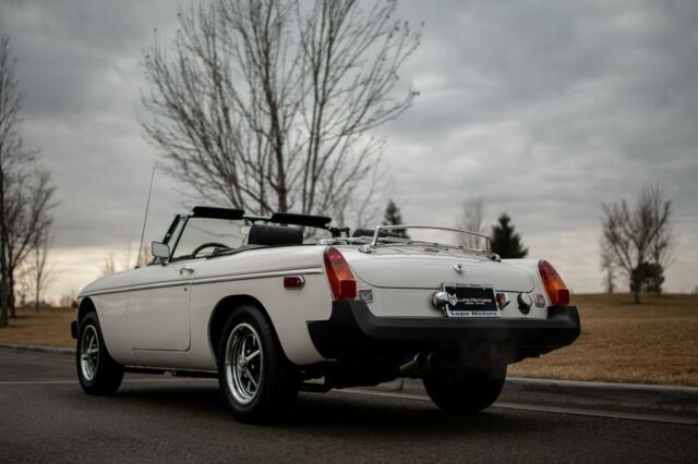 MG MGB 1979 image number 14