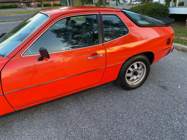 Porsche 924 1977 image number 4