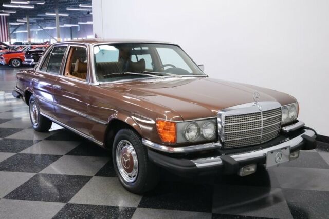 Mercedes-Benz 200-Series 1977 image number 41