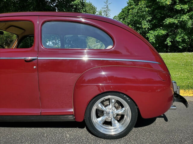 Ford 2 Door Sedan 1941 image number 5