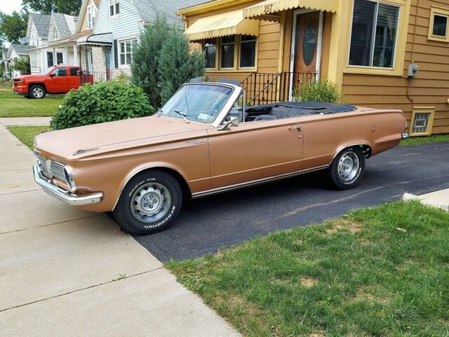 Plymouth Valiant 1965 image number 0