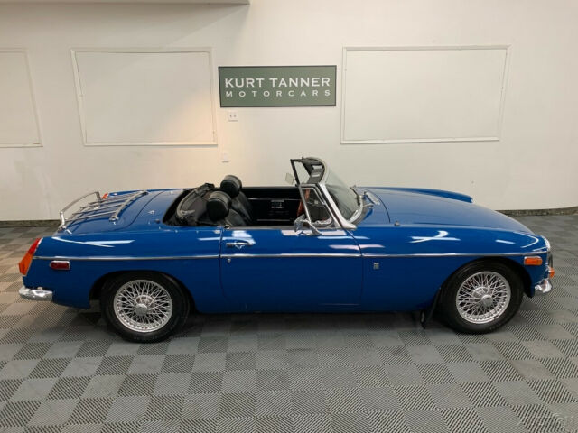 MG MGB 1972 image number 15