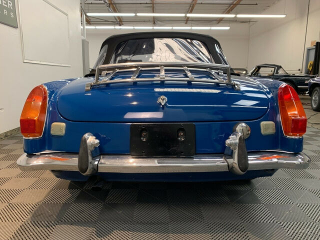 MG MGB 1972 image number 9