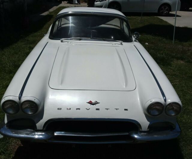 Chevrolet Corvette 1961 image number 1