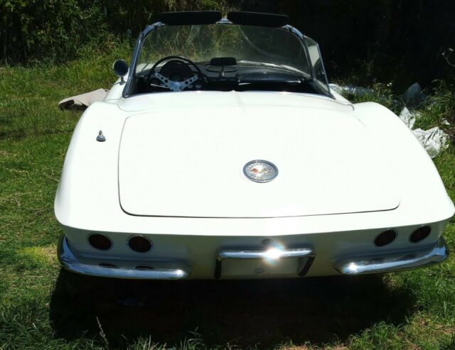 Chevrolet Corvette 1961 image number 11