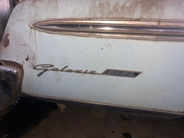 Ford Galaxie 1962 image number 17