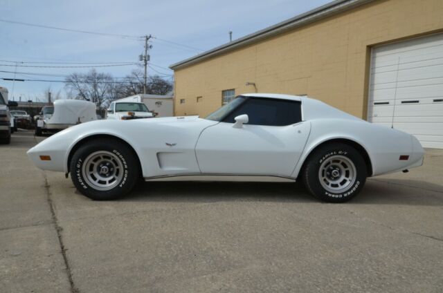 Chevrolet Corvette 1977 image number 12