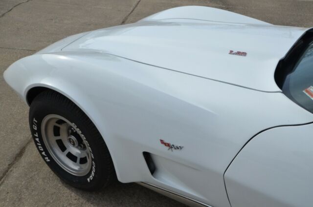 Chevrolet Corvette 1977 image number 13