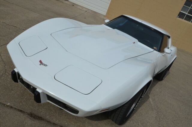 Chevrolet Corvette 1977 image number 23