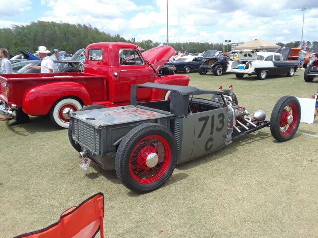 Ford Roadster 1928 image number 1