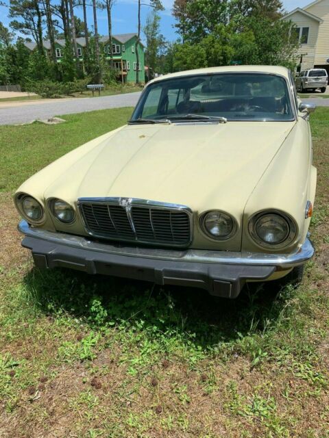 Jaguar XJ6 1974 image number 0