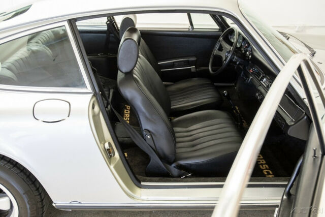 Porsche 911 1972 image number 10