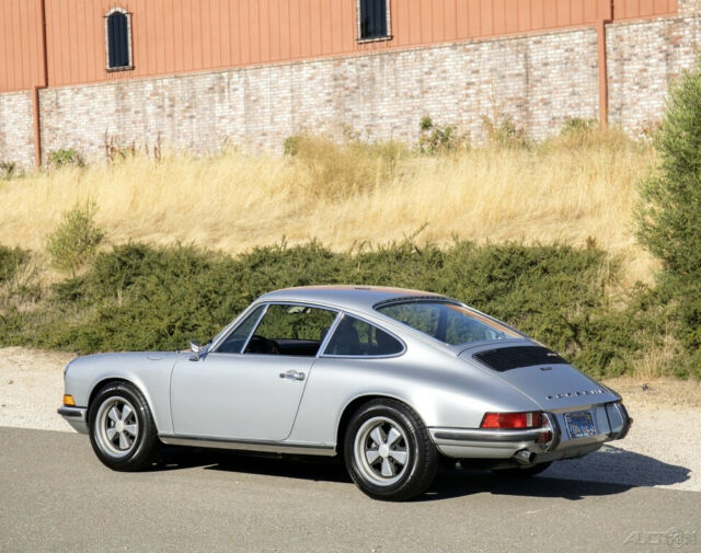 Porsche 911 1972 image number 2