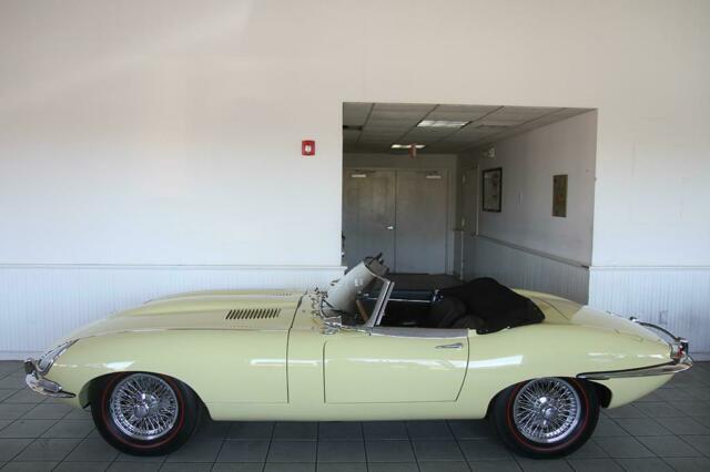 Jaguar E-Type 1967 image number 33