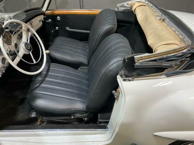 Mercedes-Benz SL-Class 1958 image number 34