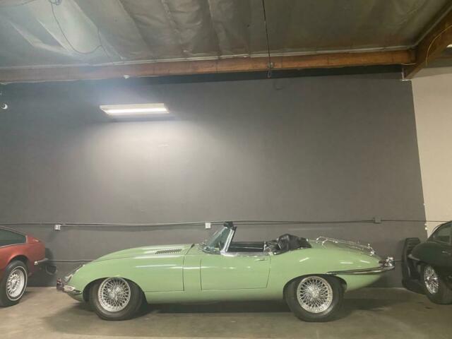 Jaguar E-Type 1967 image number 27