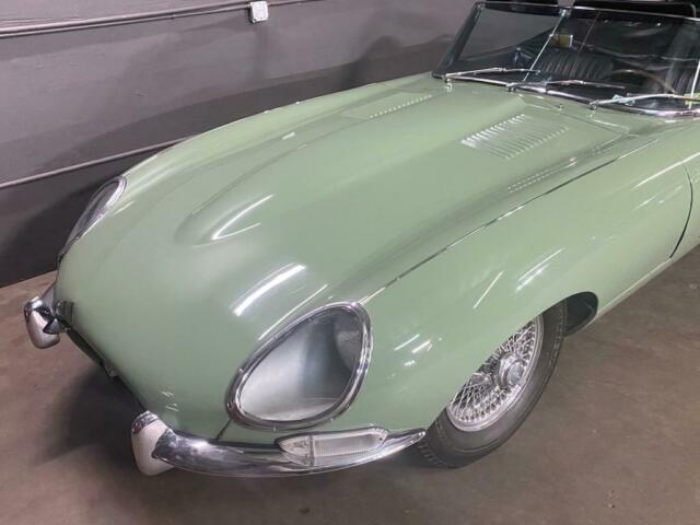 Jaguar E-Type 1967 image number 31