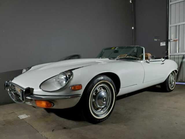 Jaguar E-Type 1971 image number 0