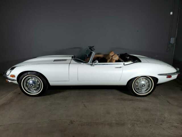 Jaguar E-Type 1971 image number 14