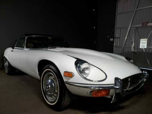 Jaguar E-Type 1971 image number 27