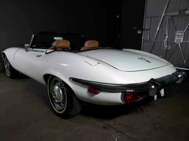 Jaguar E-Type 1971 image number 35