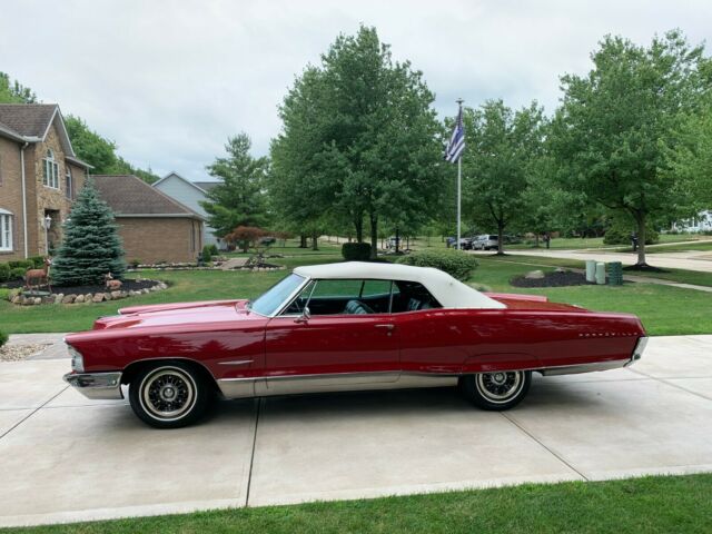 Pontiac Bonneville 1965 image number 10