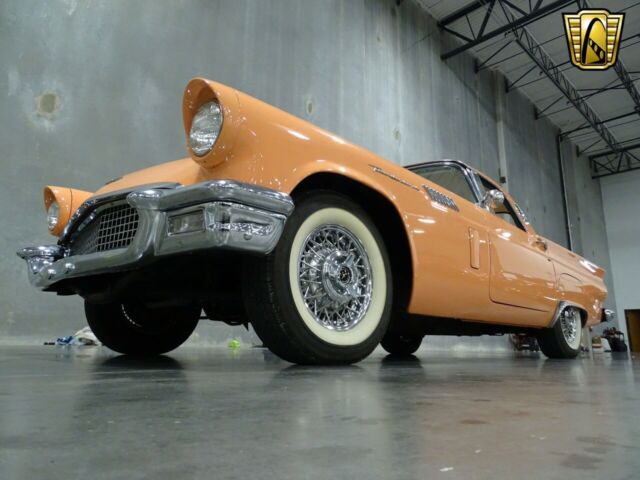 Ford Thunderbird 1957 image number 4