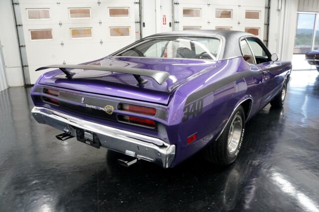 Plymouth Duster 1971 image number 17