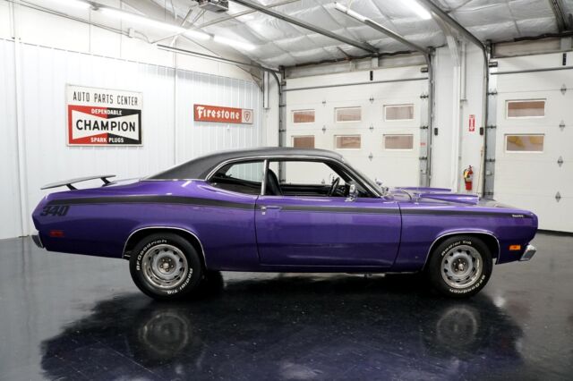 Plymouth Duster 1971 image number 18