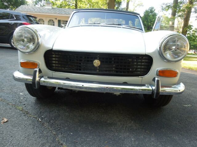 MG Midget 1973 image number 21