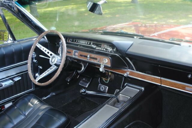 Ford Galaxie 1966 image number 2